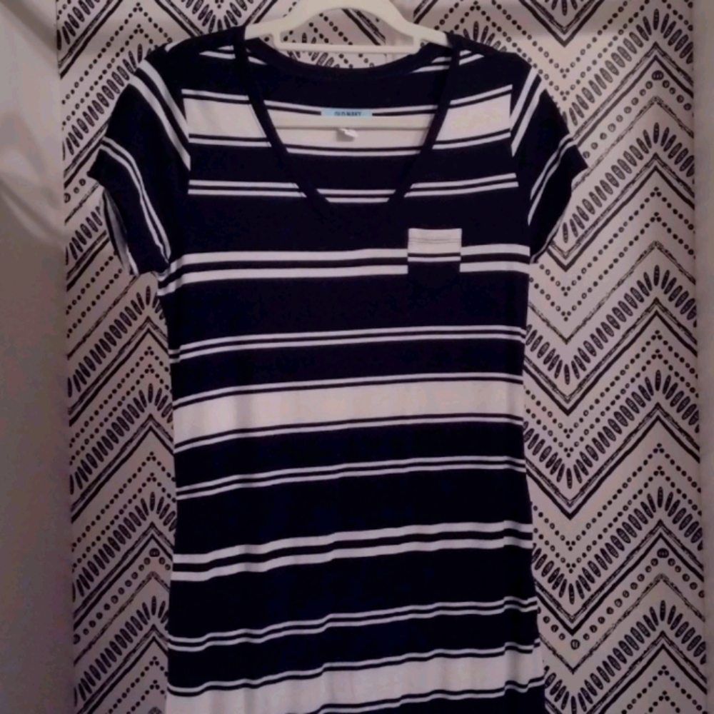 Maxi maternity dress size medium. Old Navy. Stripe